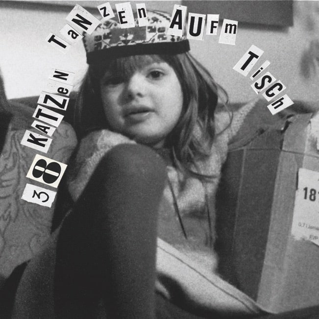 File:2015-12-29 - Mira - 38 Katzen Tanzen auf dem Tisch.jpg