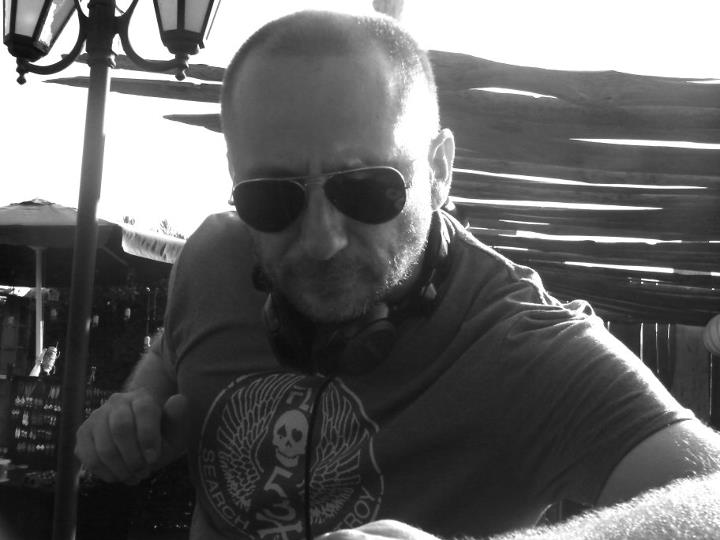 File:2011-08-03 - Amir Groove @ Sunset Sessions, Kumharas, Ibiza.jpg