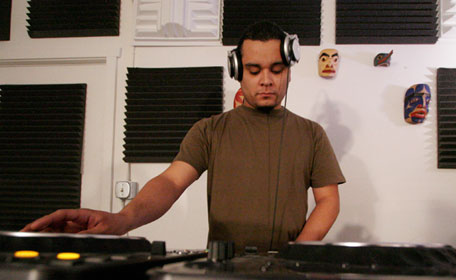 File:2005 - Santiago Salazar @ Expansions Radio KXEP, Seattle.jpg
