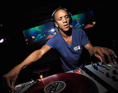 File:Dyed Soundorom -1.jpg