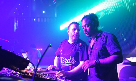 File:2009-07-11 - Cosmic Twins @ ageHa, Tokyo - photo.jpg