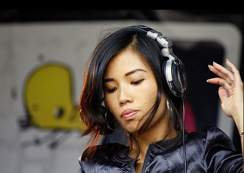 File:Van Anh - press 1 (2009).jpg