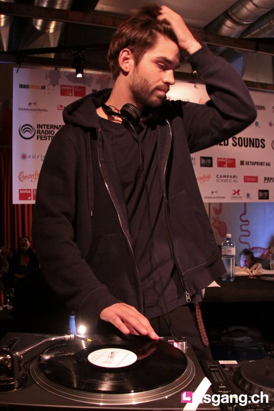 File:2010-09-09 - Andrey Pushkarev @ International Radio Festival, Papiersaal, Zurich.jpg