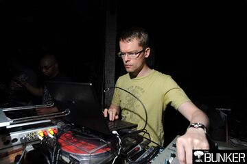 2009-09-04 - Surgeon @ The Bunker.jpg