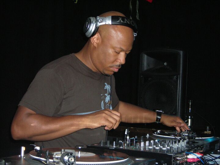 File:2009 - Robert Hood @ Kennedys, Dublin.jpg