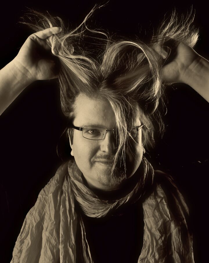 File:Robert Babicz - press.jpg